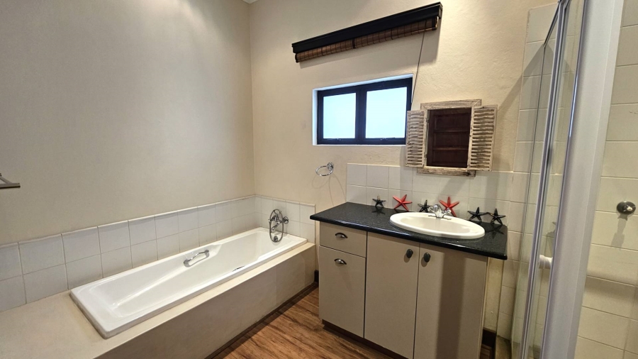 5 Bedroom Property for Sale in The Coves North West
